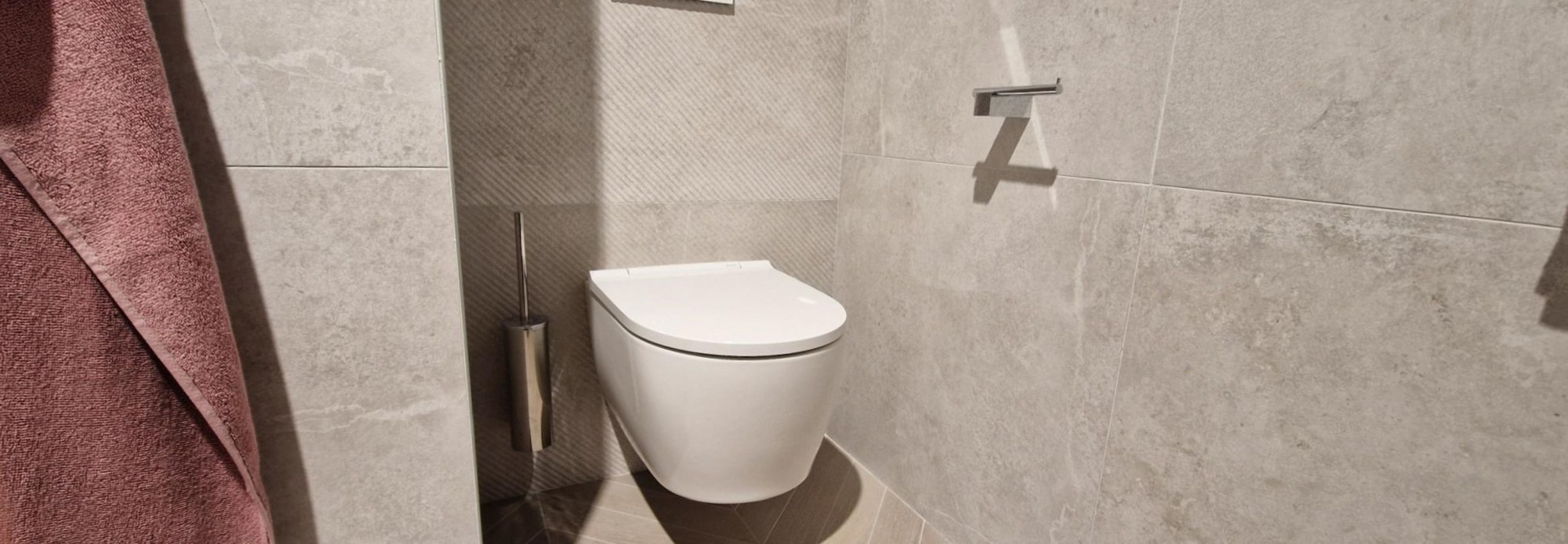 Compact wandtoilet in moderne toiletruimte