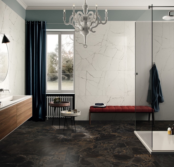 Moderne badkamer met marmer tegels